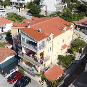 Apartman Mara, Seget Vranjica